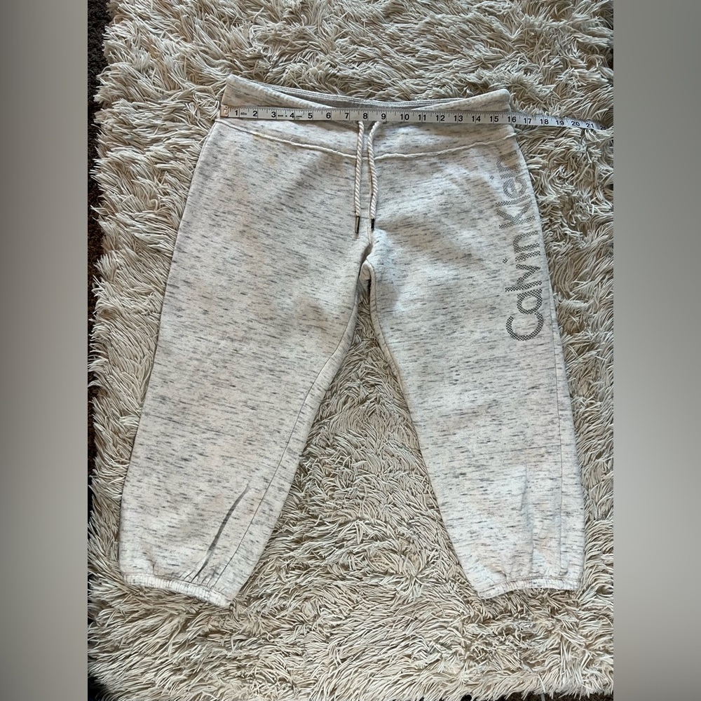 Calvin Klein White and Grey Capri Lounge Pants - Picture 4 of 12